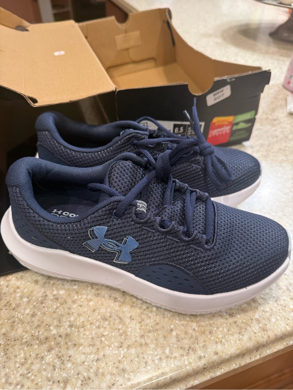 Under Armour Kids' Navy Blue Lightweight Running Shoes size 6.5 NWT